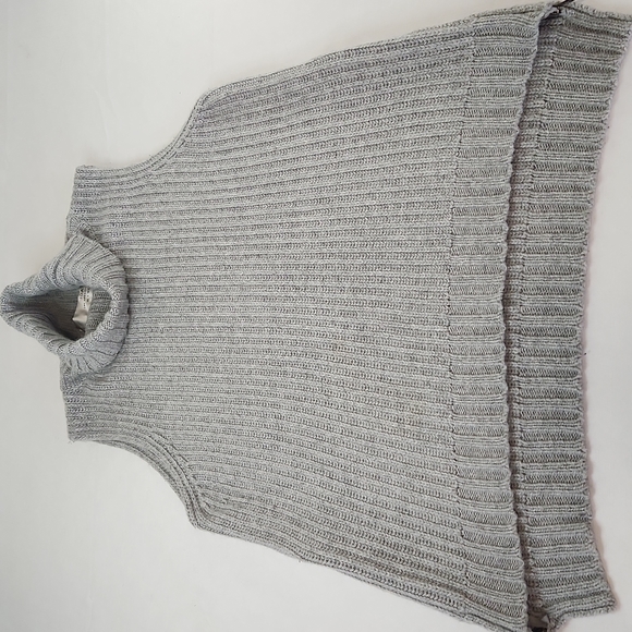 J.O.A. Los Angeles sleevless Cowlneck sweater. Size L - Picture 2 of 6